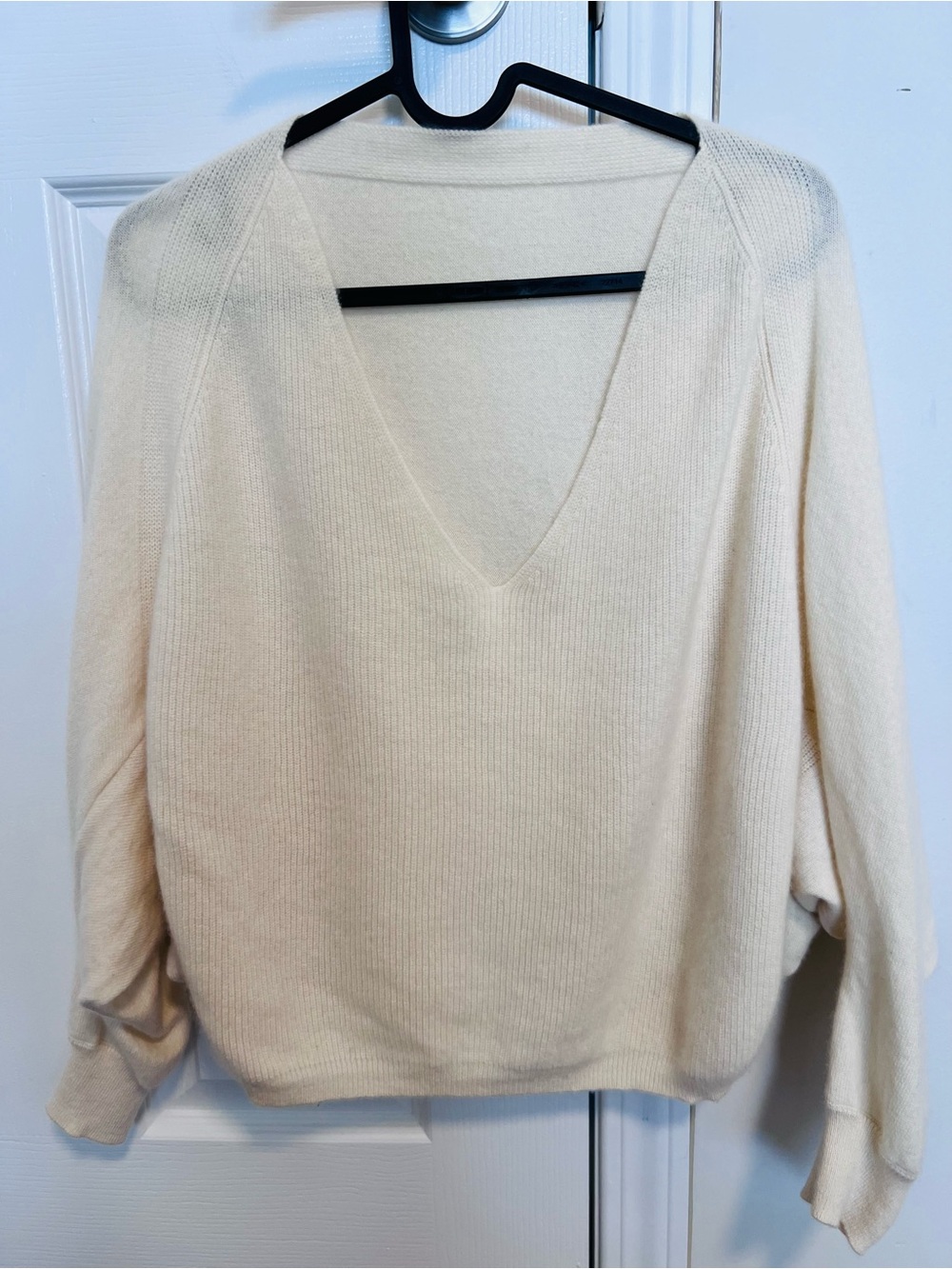 100% Cashmere Women's Cream V-Neck Knit Sweater, SZ S,NEW
